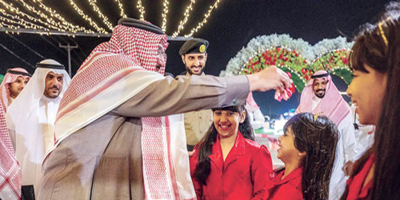 أمير منطقة القصيم يزور مهرجان حياة الورد بعنيزة 