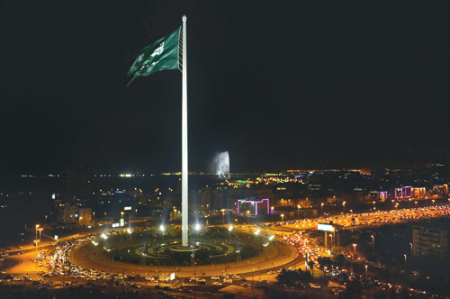 أطول سارية عَلَم في العالم ترفرف فوقها «راية التوحيد» بجدة 