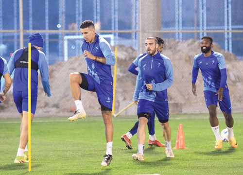 الفتح يستعد للهلال بمناورة تكتيكية 