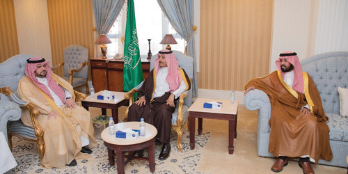  سمو المحافظ بين الوكيل ومدير الميدان