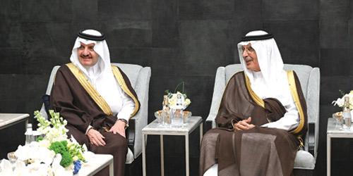 يضم 25 لوحة للأمير بدر بن عبد المحسن 