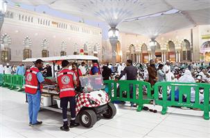خدمات إسعافية وإنسانية تواكب جموع المصلين في المسجد النبوي 