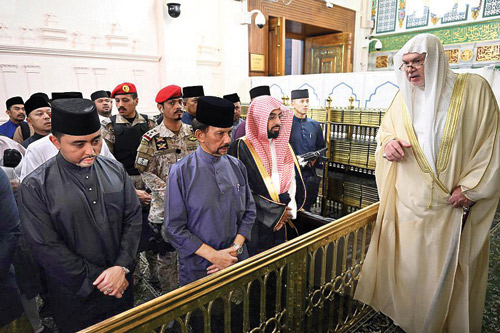 سلطان بروناي دار السلام يزور المسجد النبوي