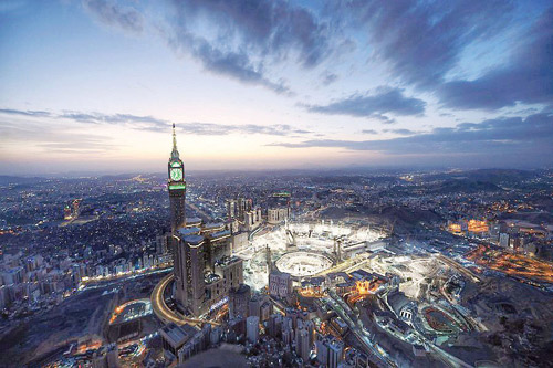 مشاهد لجموع المصلين أثناء صلاة التهجد في الحرم المكي والمسجد النبوي 