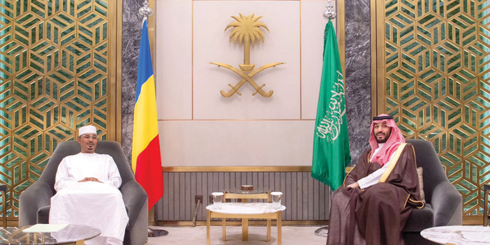  ولي العهد خلال لقائه رئيس المجلس العسكري الانتقالي في تشاد