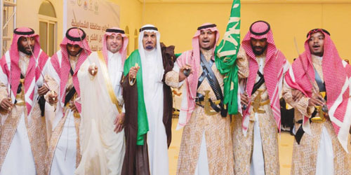  محافظ الشماسية والوكيل يشاركان بالعرضة السعودية