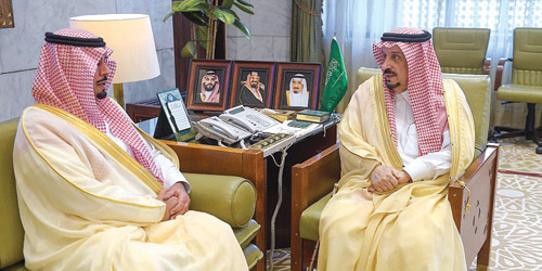  أمير منطقة الرياض مستقبلاً محافظ الدرعية
