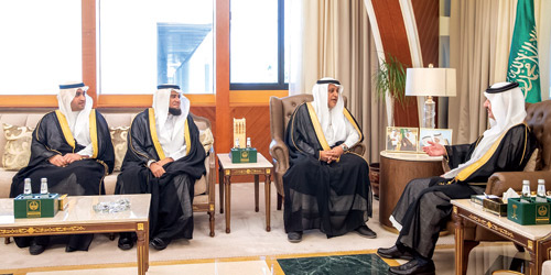 أمير المنطقة الشرقية يلتقي رئيس الهيئة الملكية للجبيل وينبع 