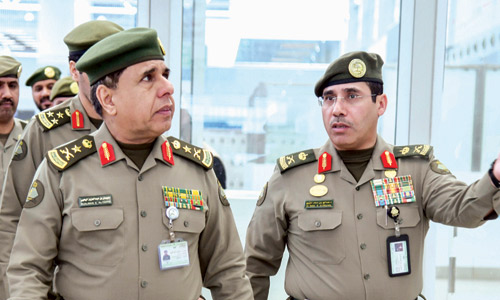 الفريق اليحيى يتفقد صالات العمرة بمطار الملك عبدالعزيز الدولي 