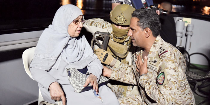 جانب من وصول عدد من رعايا الدول الشقيقة والصديقة خلال عمليات الإجلاء إلى المملكة