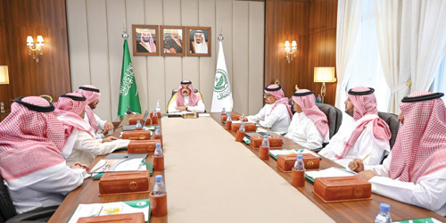 الأمير عبدالعزيز بن سعد يترأس الاجتماع