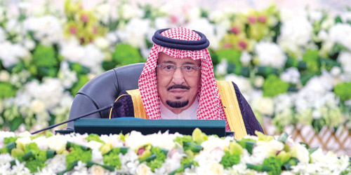 خادم الحرمين خلال ترؤسه جلسة مجلس الوزراء