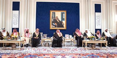 الأمير فيصل بن بندر يستقبل أصحاب الفضيلة وأهالي مدينة الرياض 