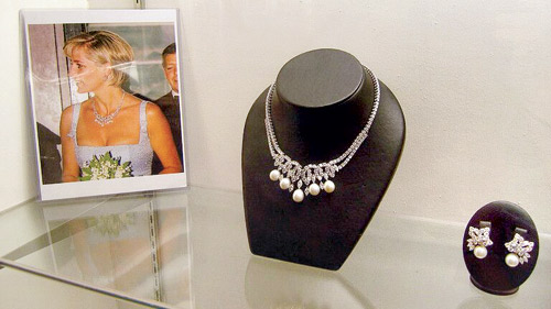مجوهرات الأميرة ديانا معروضة للبيع 