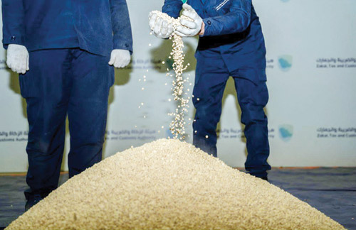 إحباط تهريب 1,3 مليون حبة كبتاجون مخبأة في إرسالية «ألواح خشبية» 