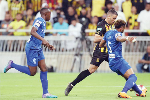 كلاسيكوالكرة السعودية..هل يستغل الاتحادظروف الهلال ويعززصدارته