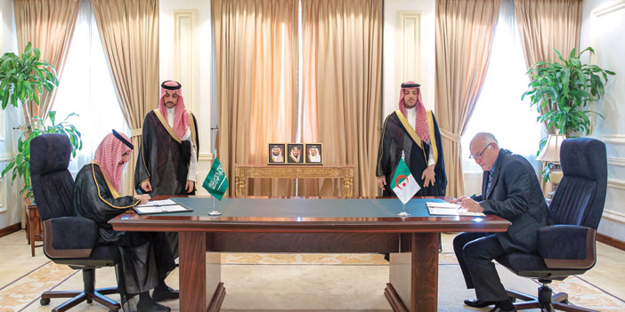 وزير الخارجية يوقع مع نظيره الجزائري اتفاقية إنشاء مجلس التنسيق الأعلى