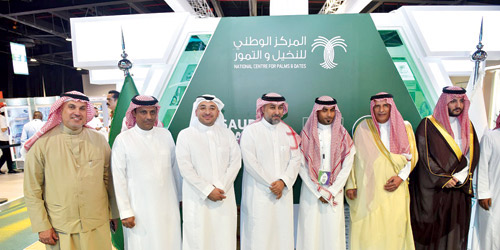  لقطة جماعية للمشاركين في المؤتمر