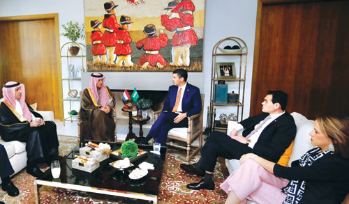 رئيس الباراغواي مستقبلا الجبير