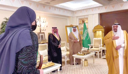 أمير منطقة القصيم يكرم الطالبة ألين القبلان الأولى عالمياً في علوم هندسة المواد 