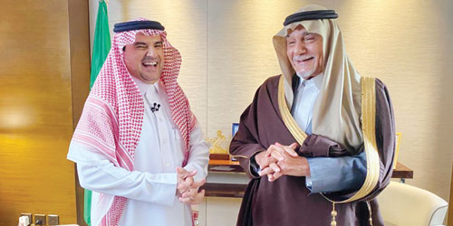  عبدالرحمن السعد في أحد حواراته مع الأمير تركي الفيصل