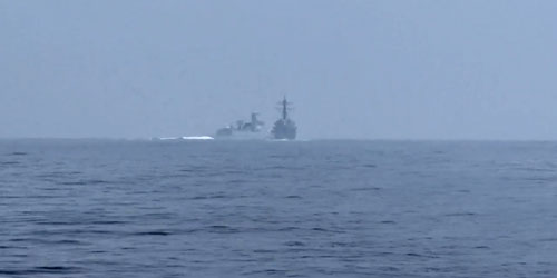 واشنطن: سفينة صينية نفذت مناورة «خطيرة» حول مدمرة أميركية 