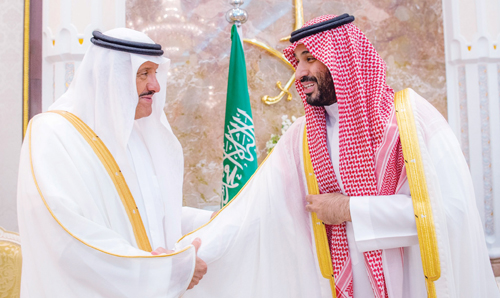 استقبل نيابة عن خادم الحرمين الأمراء ومفتي المملكة وقادة القطاعات العسكرية المشاركة في الحج 