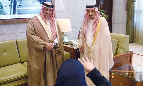 الأمير فيصل بن بندر يستقبل مدير فرع «الموارد البشرية» بمنطقة الرياض 