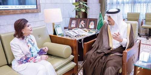 أمير منطقة الرياض يستقبل سفيرة العراق لدى المملكة 