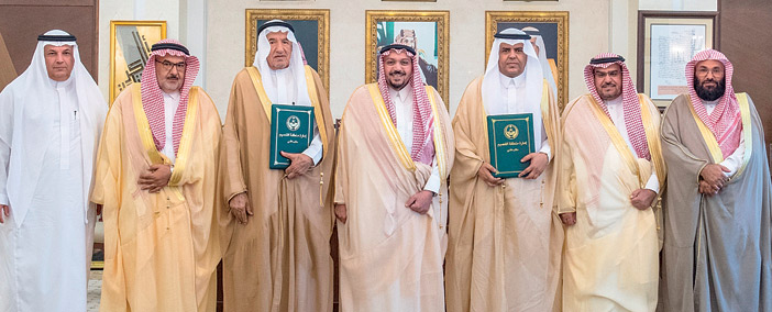 سموه يبارك التوقيع