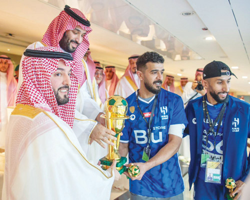 ولي العهد يتوج الهلال بآخر نسخة
