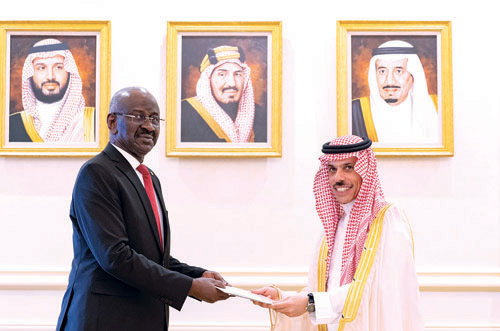  رسالة ولي العهد من رئيس موريتانيا يتسلمها وزير الخارجية