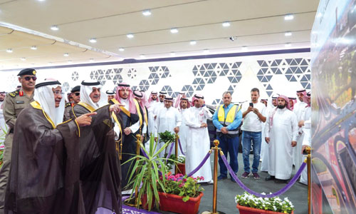 خلال وقوف سموه ميدانياً على عدد من مشروعات أمانة المنطقة 