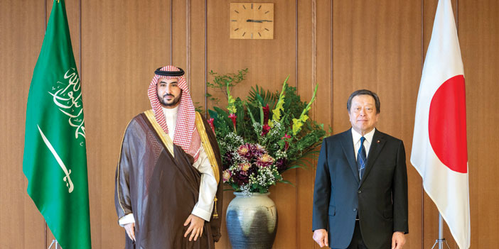 وزير الدفاع ونظيره الياباني يبحثان تعزيز التعاون في المجال العسكري والدفاعي 