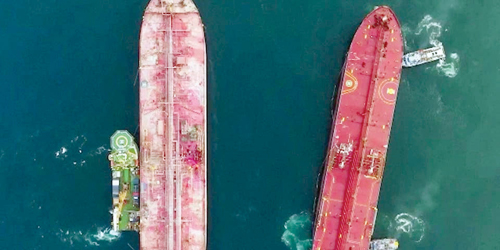 سحب 55 % من حمولة «صافر».. رئيس مجلس القيادة الرئاسي اليمني: 