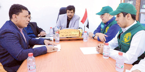 فريق «إغاثي الملك سلمان» يطلع على المشاريع الإنسانية والتنموية المنفذة بالمهرة 