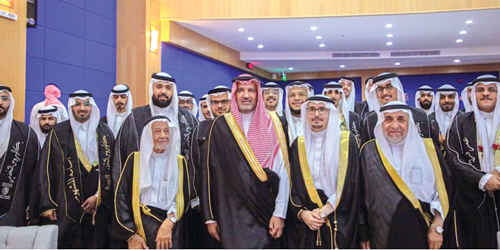 أمير منطقة المدينة يرعى حفل تخريج طلاب وطالبات التمريض والتخدير والصيدلة 