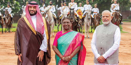  سمو ولي العهد خلال لقائه رئيسة الهند