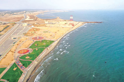 شاطئ مركز الشقيق بجازان وجهة سياحية تستهوي الزائرين 