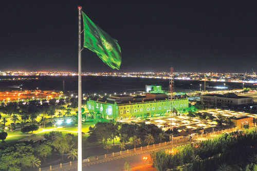 مبنى إمارة منطقة تبوك يتوشح باللون الأخضر 