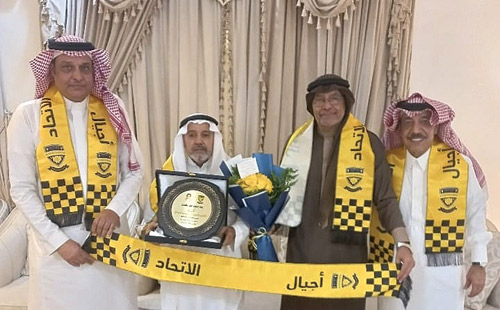 والد البيشي مع طلال سنبل وخالد عبدالرحيم والزميل العبدالوهاب