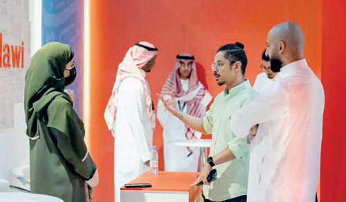 «هاوي» يجذب زوار معرض الرياض الدولي للكتاب 