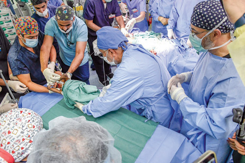 جانب من عملية فصل التوأم السيامي التنزاني