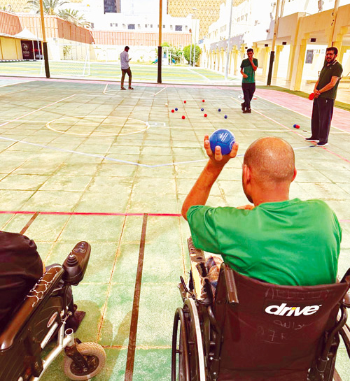  جانب من تدريبات نزلاء المركز في اللعبة الحديثة