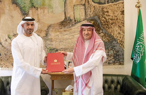 رسالة لولي العهد من نائب رئيس الإمارات يتسلمها د. الخريجي