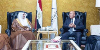 وزير النقل والخدمات اللوجيستية يلتقي بوزير النقل المصري 