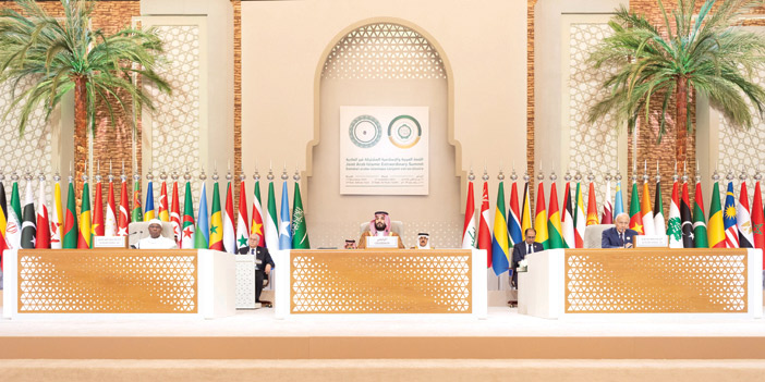  سموه ولي العهد خلال افتتاح أعمال القمة