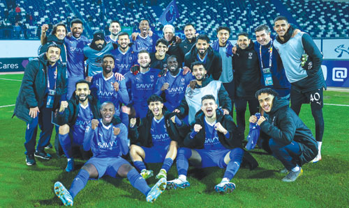  لاعبو الهلال في لقطة للذكرى بعد تأهله