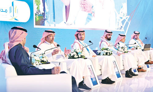  وزير الصناعة والثروة المعدنية متحدثاً أمام مجلس صناعيي الرياض