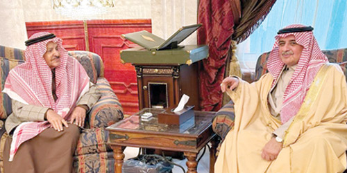 الأمير فهد بن سلطان يطمئن على صحة الخريصي 